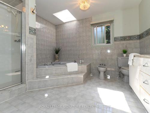 18 Irvine Rd, Toronto, ON - Indoor Photo Showing Bathroom