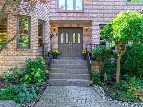 18 Irvine Rd, Toronto, ON - Outdoor