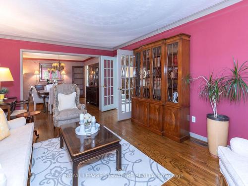 18 Irvine Rd, Toronto, ON - Indoor Photo Showing Living Room