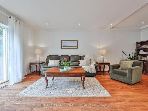 36 Martindale Rd, Toronto, ON - Indoor Photo Showing Living Room