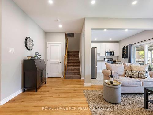 122 Anderson Rd, New Tecumseth, ON - Indoor Photo Showing Living Room