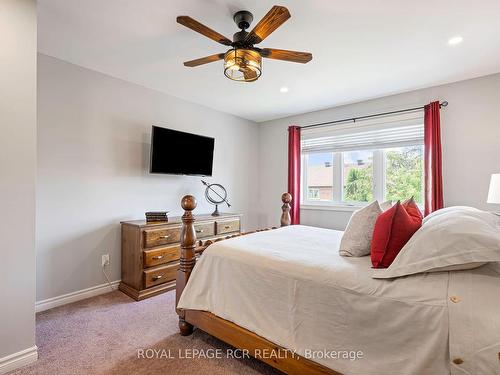 122 Anderson Rd, New Tecumseth, ON - Indoor Photo Showing Bedroom