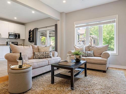 122 Anderson Rd, New Tecumseth, ON - Indoor Photo Showing Living Room