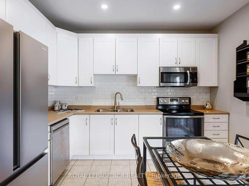 122 Anderson Rd, New Tecumseth, ON - Indoor Photo Showing Kitchen With Stainless Steel Kitchen With Double Sink