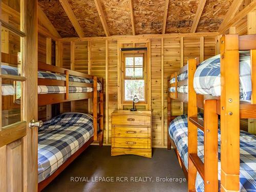 7826 5Th Sdrd, Adjala-Tosorontio, ON - Indoor Photo Showing Bedroom