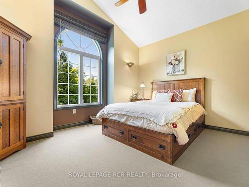 7826 5Th Sdrd, Adjala-Tosorontio, ON - Indoor Photo Showing Bedroom