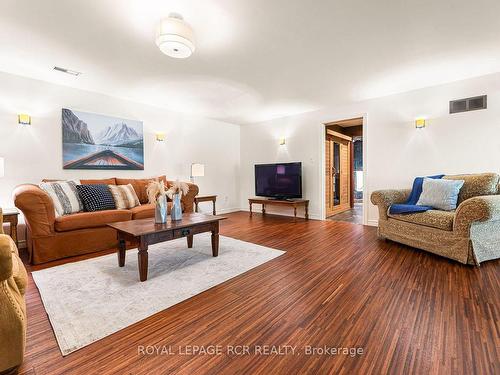 7826 5Th Sdrd, Adjala-Tosorontio, ON - Indoor Photo Showing Living Room