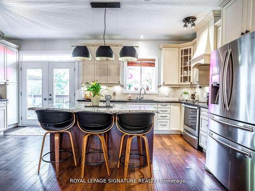 876 7Th Line, Innisfil, ON - Indoor Photo Showing Kitchen With Upgraded Kitchen