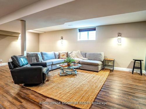 876 7Th Line, Innisfil, ON - Indoor Photo Showing Living Room