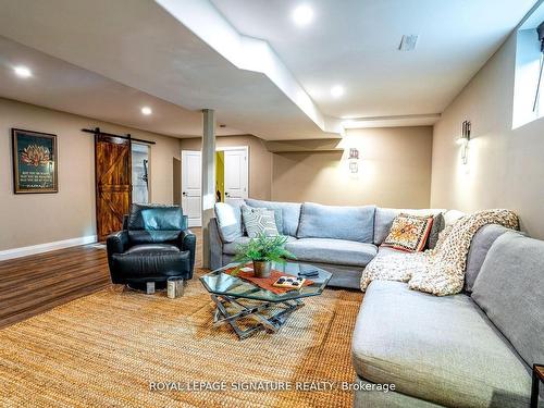 876 7Th Line, Innisfil, ON - Indoor Photo Showing Living Room