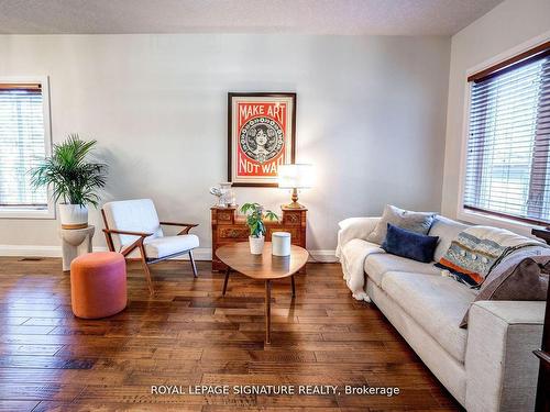 876 7Th Line, Innisfil, ON - Indoor Photo Showing Living Room