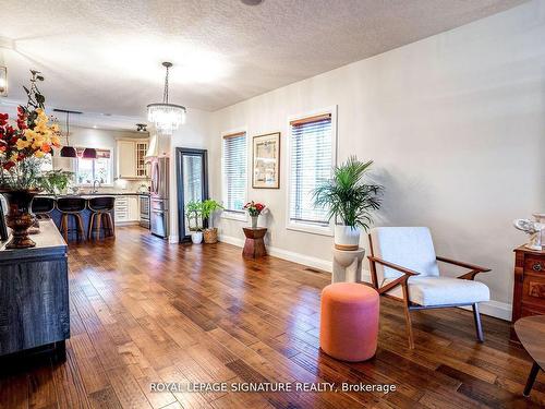 876 7Th Line, Innisfil, ON - Indoor Photo Showing Living Room