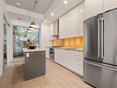 157-38 Howard Park Ave, Toronto, ON - Indoor Photo Showing Kitchen With Upgraded Kitchen