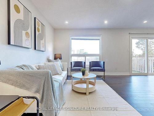 4567 Donegal Dr, Mississauga, ON - Indoor Photo Showing Living Room