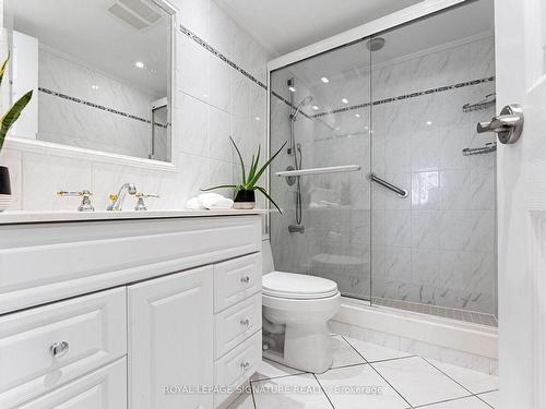 Ph04-812 Burnhamthorpe Rd, Toronto, ON - Indoor Photo Showing Bathroom