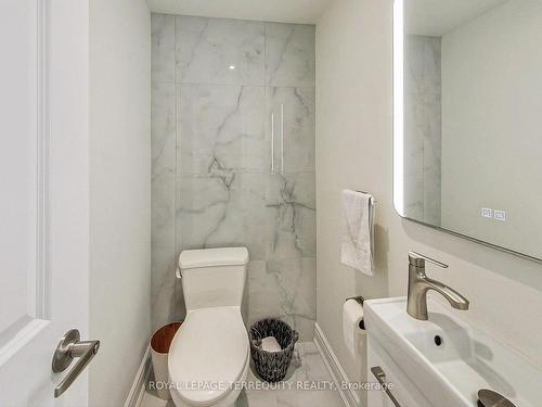 22-80 Daisy Ave, Toronto, ON - Indoor Photo Showing Bathroom