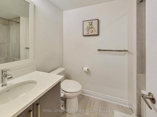 22-80 Daisy Ave, Toronto, ON - Indoor Photo Showing Bathroom