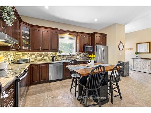 5680 Wellington Road 23, Erin, ON - Indoor Photo Showing Kitchen With Double Sink With Upgraded Kitchen