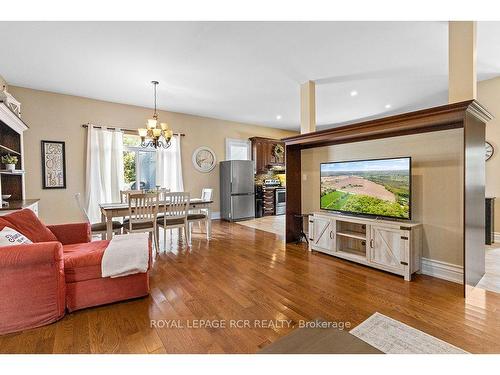 5680 Wellington Road 23, Erin, ON - Indoor Photo Showing Living Room