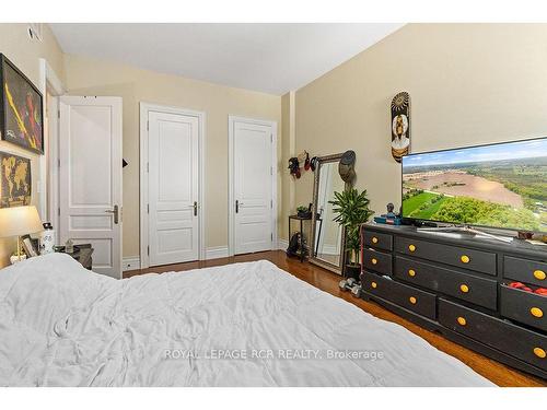 5680 Wellington Road 23, Erin, ON - Indoor Photo Showing Bedroom