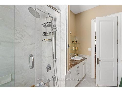 5680 Wellington Road 23, Erin, ON - Indoor Photo Showing Bathroom