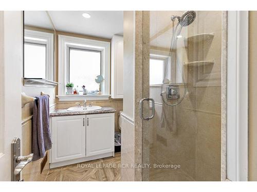 5680 Wellington Road 23, Erin, ON - Indoor Photo Showing Bathroom