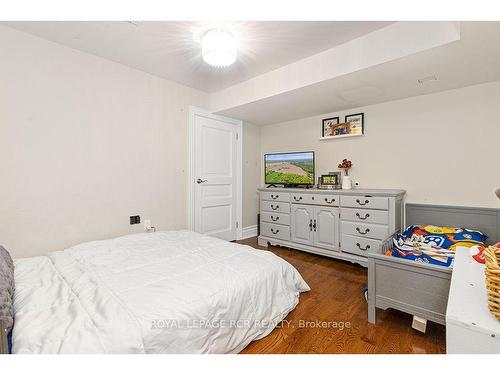 5680 Wellington Road 23, Erin, ON - Indoor Photo Showing Bedroom