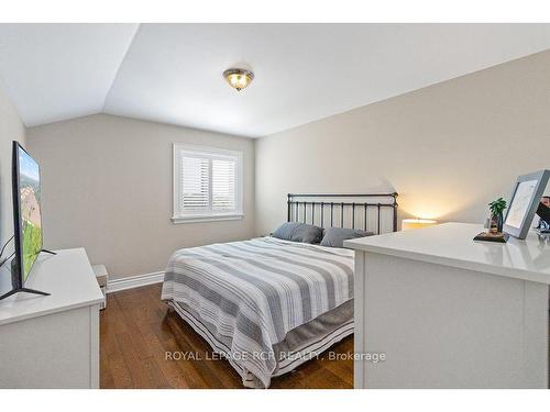 5680 Wellington Road 23, Erin, ON - Indoor Photo Showing Bedroom