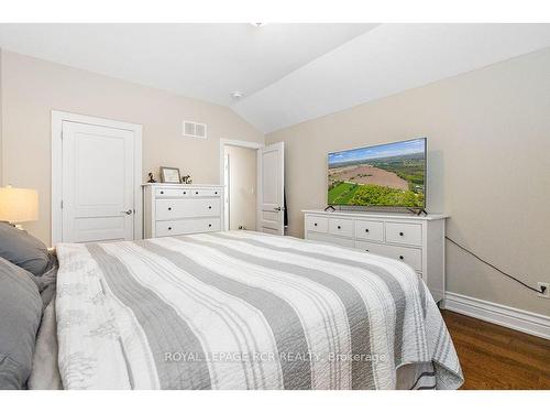 5680 Wellington Road 23, Erin, ON - Indoor Photo Showing Bedroom