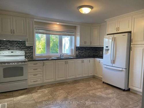 5680 Wellington Road 23, Erin, ON - Indoor Photo Showing Kitchen With Double Sink