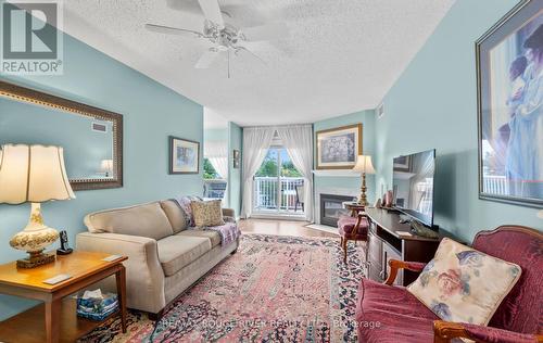 315 - 95 Wellington Street, Clarington (Bowmanville), ON - Indoor Photo Showing Living Room