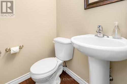 48 Windsor Crescent, Barrie (Innis-Shore), ON - Indoor Photo Showing Bathroom