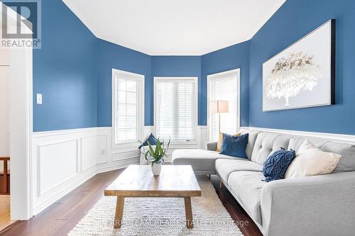 48 Windsor Crescent, Barrie (Innis-Shore), ON - Indoor Photo Showing Living Room