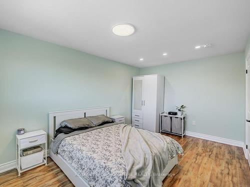 9-293 Limeridge Rd W, Hamilton, ON - Indoor Photo Showing Bedroom