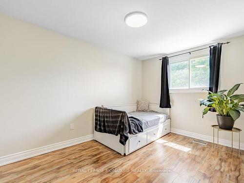 9-293 Limeridge Rd W, Hamilton, ON - Indoor Photo Showing Bedroom