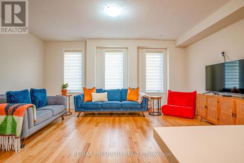 99 Halliford Place, Brampton (Brampton East), ON - Indoor Photo Showing Living Room