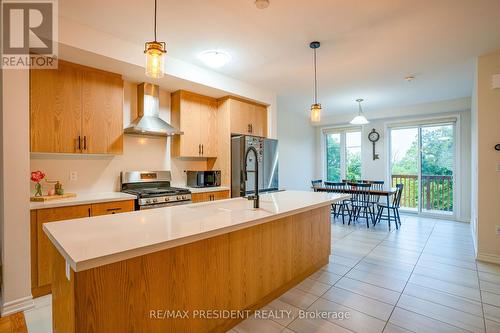 99 Halliford Place, Brampton (Brampton East), ON - Indoor Photo Showing Kitchen With Stainless Steel Kitchen