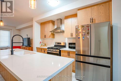 99 Halliford Place, Brampton (Brampton East), ON - Indoor Photo Showing Kitchen With Stainless Steel Kitchen