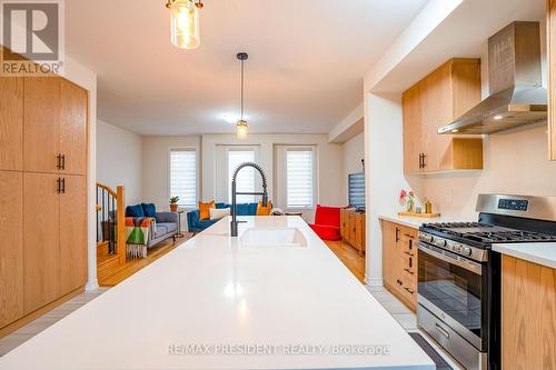 99 Halliford Place, Brampton (Brampton East), ON - Indoor Photo Showing Kitchen With Upgraded Kitchen