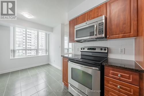 511 - 335 Rathburn Road W, Mississauga, ON - Indoor Photo Showing Kitchen