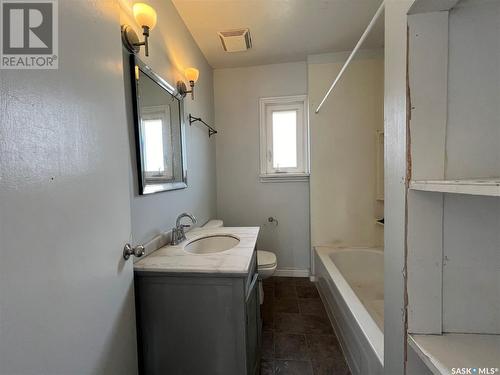 518 Main Street, Canora, SK - Indoor Photo Showing Bathroom