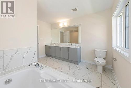 149 Higgins Avenue, Thorold, ON - Indoor Photo Showing Bathroom