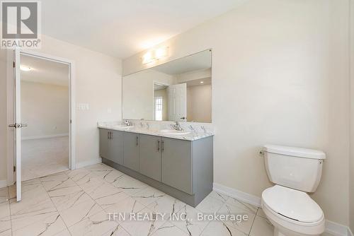 149 Higgins Avenue, Thorold, ON - Indoor Photo Showing Bathroom