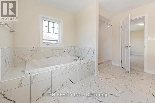 149 Higgins Avenue, Thorold, ON - Indoor Photo Showing Bathroom