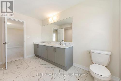 149 Higgins Avenue, Thorold, ON - Indoor Photo Showing Bathroom