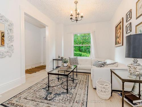 30 Rich Ave, Cambridge, ON - Indoor Photo Showing Living Room