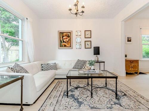 30 Rich Ave, Cambridge, ON - Indoor Photo Showing Living Room