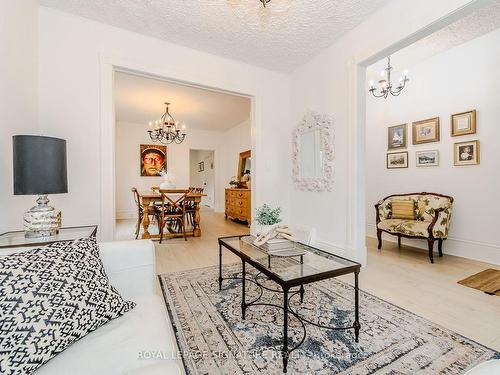 30 Rich Ave, Cambridge, ON - Indoor Photo Showing Living Room