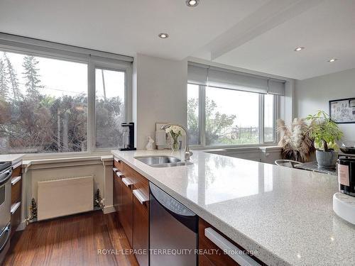 107-3339 Rideau Pl, Out Of Area, ON - Indoor Photo Showing Kitchen With Double Sink