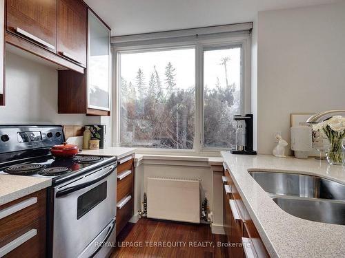 107-3339 Rideau Pl, Out Of Area, ON - Indoor Photo Showing Kitchen With Double Sink